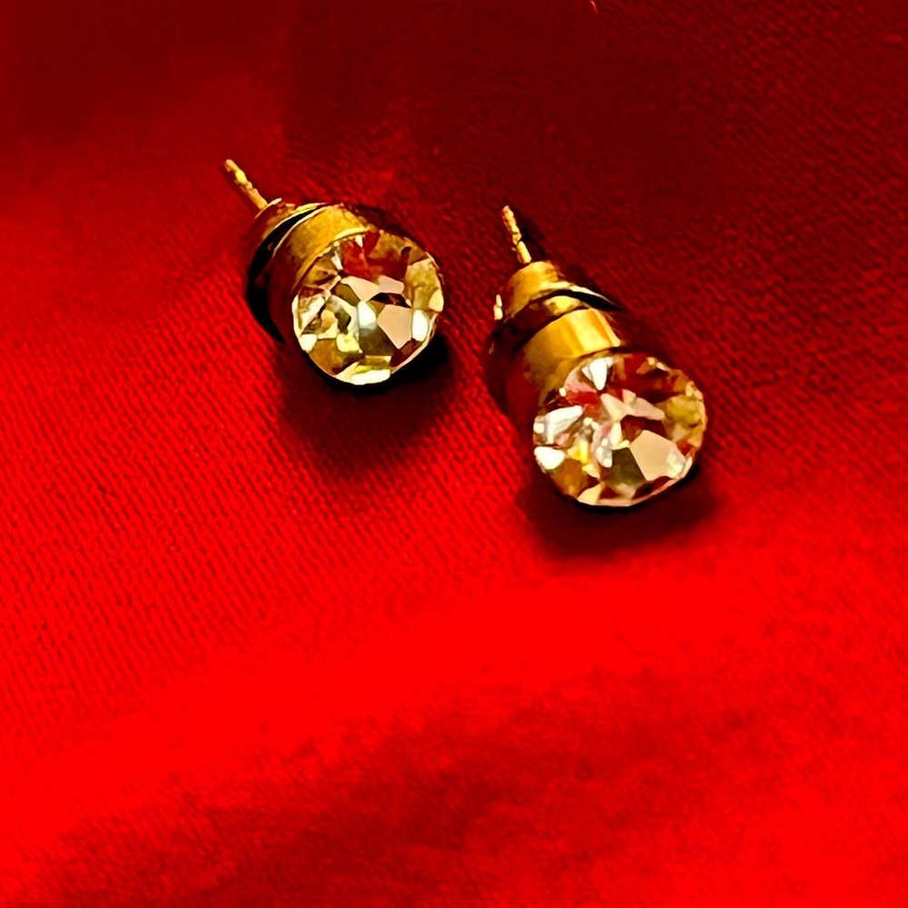 New Gold Diamond Stud Earrings*